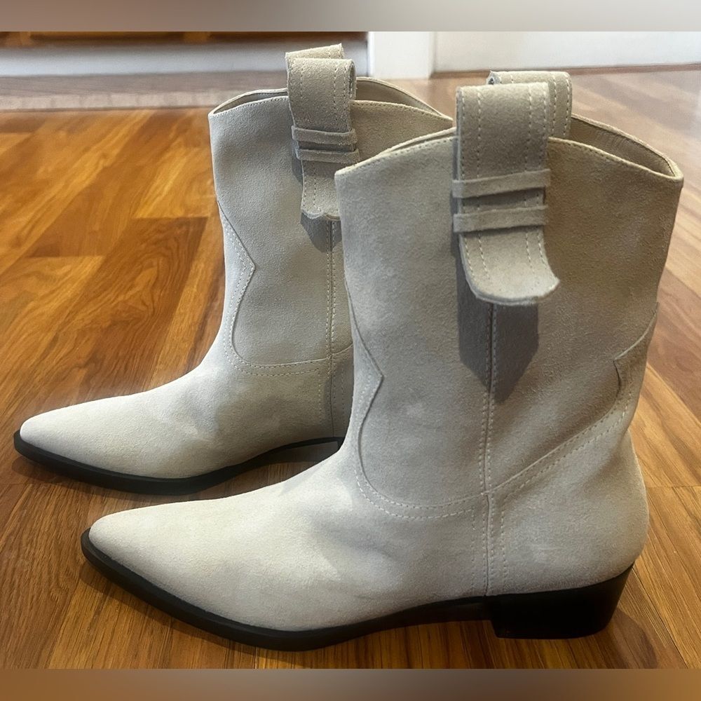 Frame Le Dallas Suede Booties Western Ankle Booties Misty white  38 1/2